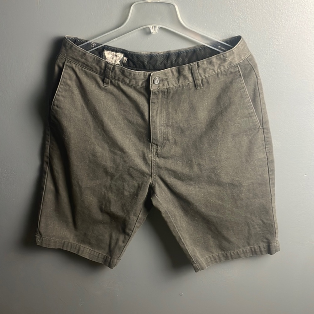 Volcom shorts size 32